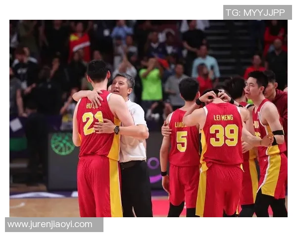 大学男篮与中国女篮的精彩对决：谁能在篮球场上赢得胜利与荣耀