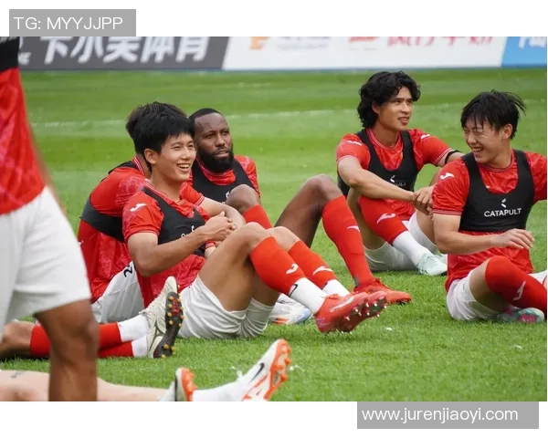 成都兴城迎战呼和浩特争夺中甲联赛关键三分的激烈对决 成都兴城迎战呼和浩特争夺中甲联赛关键三分的激烈对决